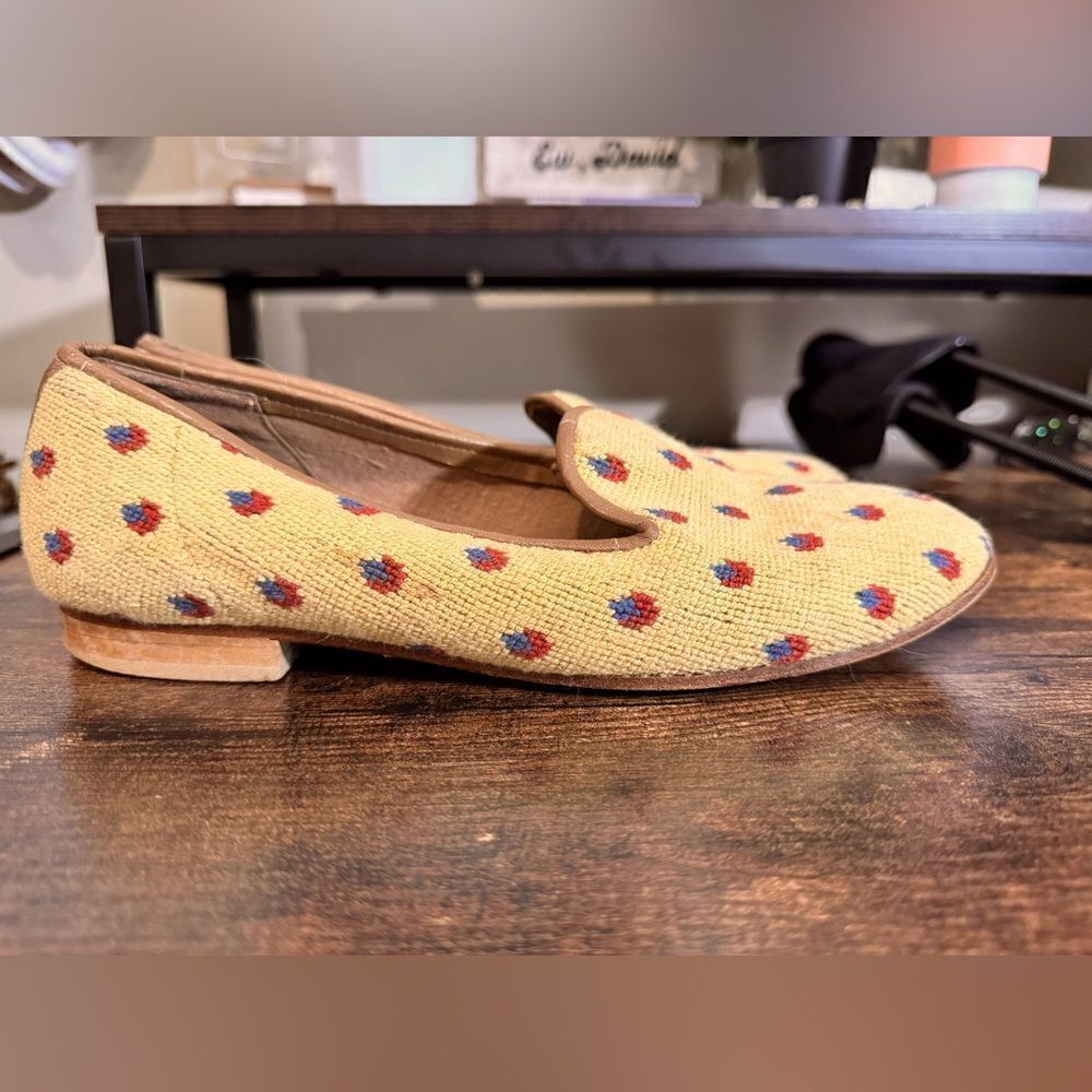 Zalo vintage needlepoint strawberry print loafers size 8